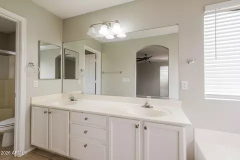 Bath - 6419 W Whyman Ave, Phoenix, AZ 85043 photo 2 of 2