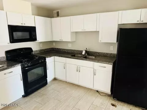 Kitchen - 2915 W Montecito Ave, Phoenix, AZ 85017 photo 2 of 2