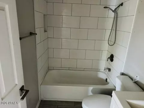 Bath - 2915 W Montecito Ave, Phoenix, AZ 85017 photo 2 of 2