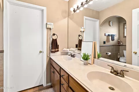 Bath - 30 E Palo Verde St, Gilbert, AZ 85296 photo 1 of 2