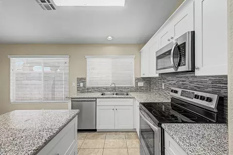 Kitchen - 3900 E Tremaine Ave, Gilbert, AZ 85234 photo 2 of 3