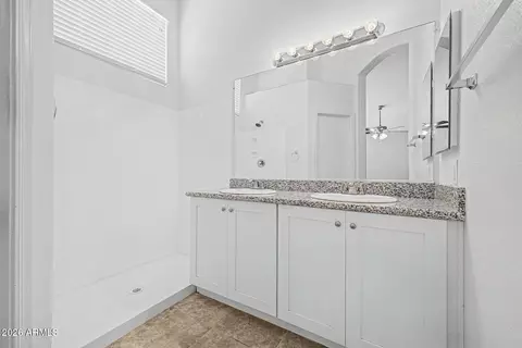 Bath - 3900 E Tremaine Ave, Gilbert, AZ 85234 photo 1 of 1