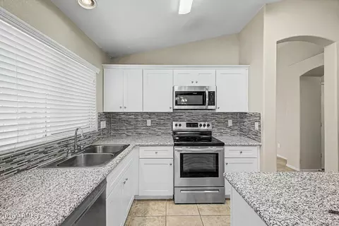 Kitchen - 3900 E Tremaine Ave, Gilbert, AZ 85234 photo 3 of 3