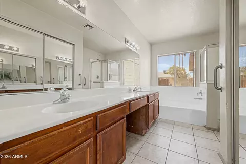 Bath - 818 W Oraibi Dr, Phoenix, AZ 85027 photo 1 of 3