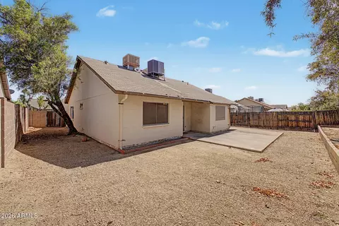 Exterior - 818 W Oraibi Dr, Phoenix, AZ 85027 photo 3 of 5