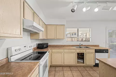 Kitchen - 2031 E Parkside Ln, Phoenix, AZ 85024 photo 4 of 4