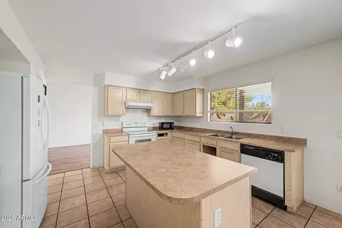 Kitchen - 2031 E Parkside Ln, Phoenix, AZ 85024 photo 1 of 4