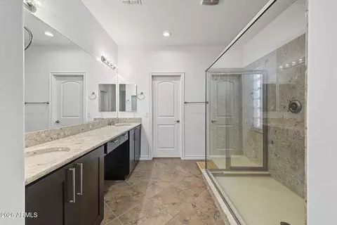 Bath - 2769 E Rakestraw Ln, Gilbert, AZ 85298 photo 2 of 4