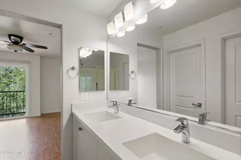 Bath - 2304 E Hidalgo Ave, Phoenix, AZ 85040 photo 3 of 4
