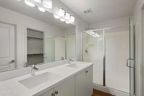 Bath - 2304 E Hidalgo Ave, Phoenix, AZ 85040 photo 4 of 4