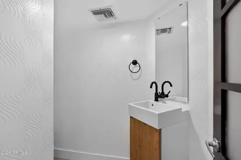 Bath - 3059 E Inverness Ave, Mesa, AZ 85204 photo 1 of 7