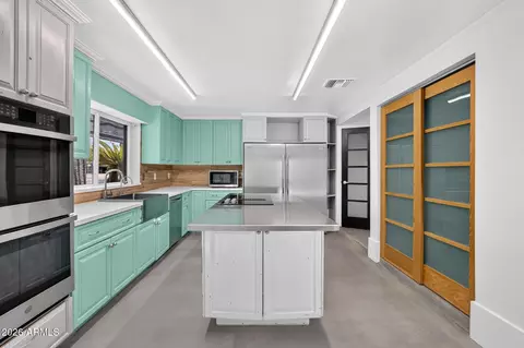 Kitchen - 3059 E Inverness Ave, Mesa, AZ 85204 photo 4 of 6