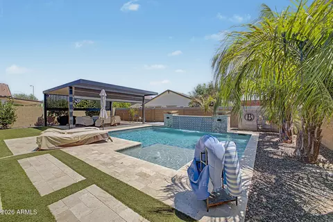 Exterior - 7641 W Odeum Ln, Phoenix, AZ 85043 photo 6 of 13
