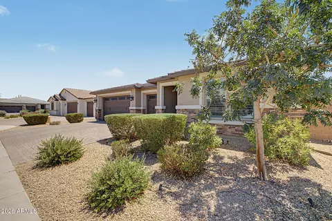 Exterior - 7641 W Odeum Ln, Phoenix, AZ 85043 photo 3 of 13