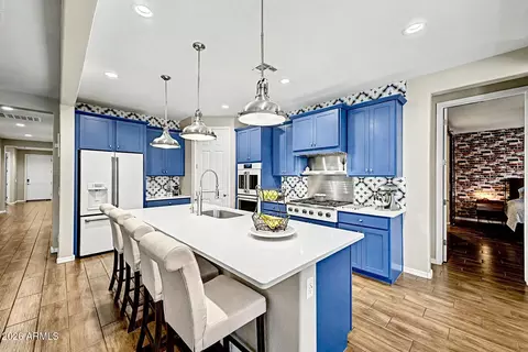 Kitchen - 7641 W Odeum Ln, Phoenix, AZ 85043 photo 4 of 5