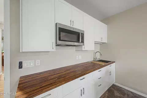 Kitchen - 7641 W Odeum Ln, Phoenix, AZ 85043 photo 5 of 5
