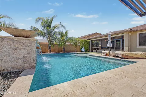Exterior - 7641 W Odeum Ln, Phoenix, AZ 85043 photo 12 of 13