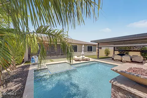 Exterior - 7641 W Odeum Ln, Phoenix, AZ 85043 photo 9 of 13