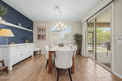 Dining - 7641 W Odeum Ln, Phoenix, AZ 85043 photo 2 of 3