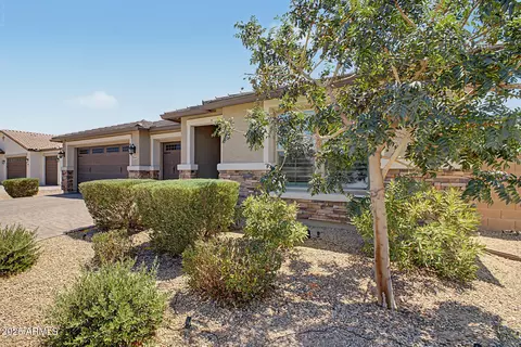 Exterior - 7641 W Odeum Ln, Phoenix, AZ 85043 photo 2 of 13