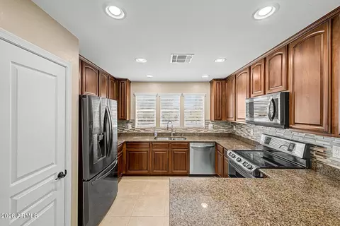 Kitchen - 4038 Expedition Way, Phoenix, AZ 85050 photo 2 of 4