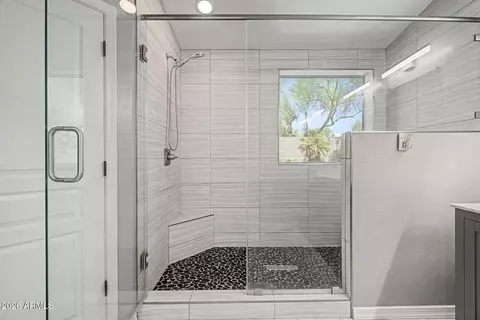 Bath - 4038 Expedition Way, Phoenix, AZ 85050 photo 2 of 4