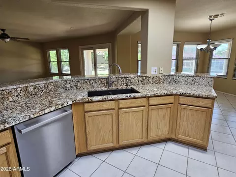 Kitchen - 4135 E Pinto Ln, Phoenix, AZ 85050 photo 4 of 4