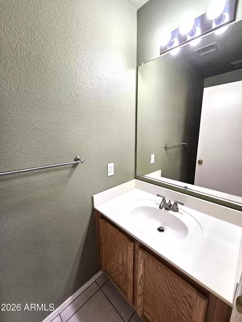Bath - 4135 E Pinto Ln, Phoenix, AZ 85050 photo 4 of 4