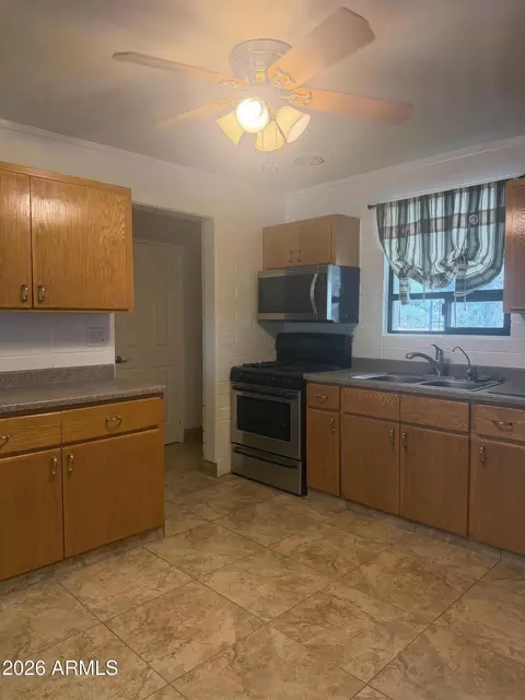 Kitchen - 1402 E Mesquite St, Globe, AZ 85501 photo 1 of 3
