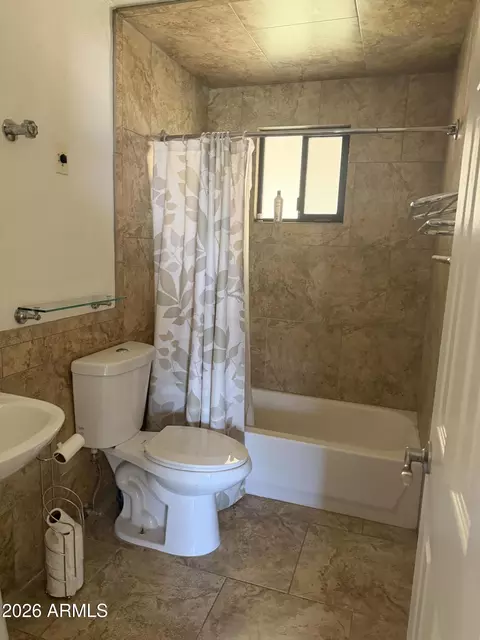 Bath - 1402 E Mesquite St, Globe, AZ 85501 photo 2 of 2