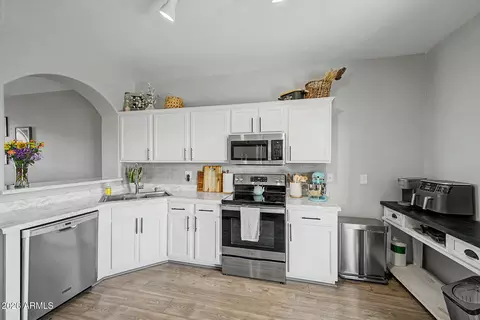 Kitchen - 8415 E Peralta Ave, Mesa, AZ 85212 photo 2 of 3