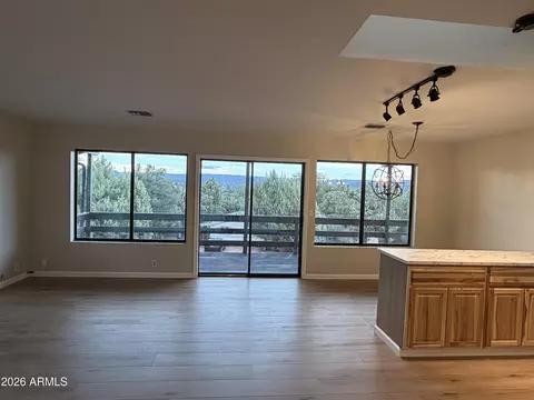 Living - 313 E Pine St, Payson, AZ 85541 photo 5 of 8