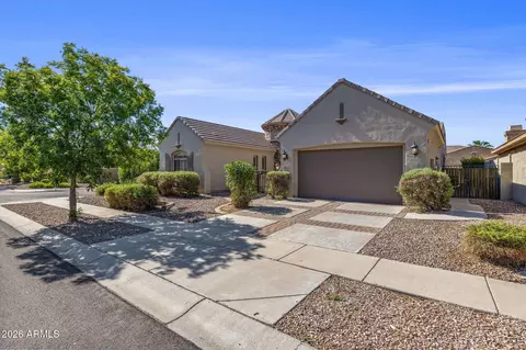 Exterior - 4352 E Santa Fe Ct, Gilbert, AZ 85297 photo 2 of 13