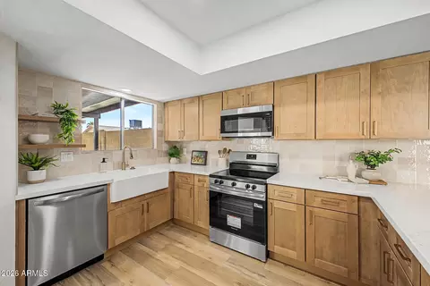Kitchen - 601 E Wescott Dr, Phoenix, AZ 85024 photo 2 of 2