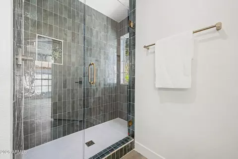 Bath - 601 E Wescott Dr, Phoenix, AZ 85024 photo 4 of 4