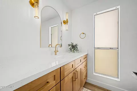 Bath - 601 E Wescott Dr, Phoenix, AZ 85024 photo 2 of 4