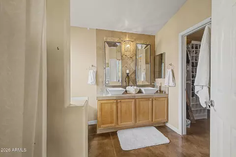 Bath - 2253 E Heston Dr, Phoenix, AZ 85024 photo 1 of 3