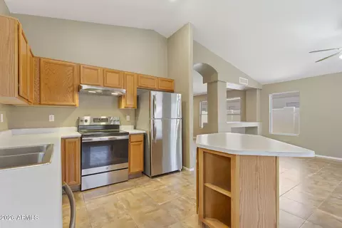 Kitchen - 4337 E Campo Bello Dr, Phoenix, AZ 85032 photo 4 of 5