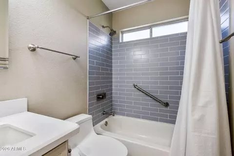Bath - 4337 E Campo Bello Dr, Phoenix, AZ 85032 photo 1 of 8