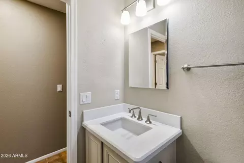 Bath - 4337 E Campo Bello Dr, Phoenix, AZ 85032 photo 2 of 8
