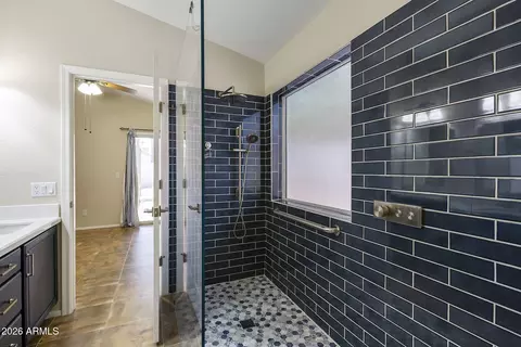 Bath - 4337 E Campo Bello Dr, Phoenix, AZ 85032 photo 8 of 8