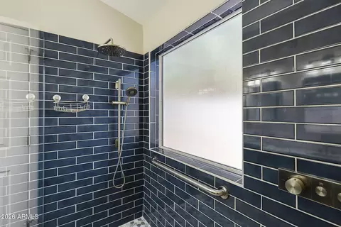 Bath - 4337 E Campo Bello Dr, Phoenix, AZ 85032 photo 7 of 8