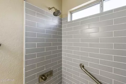 Bath - 4337 E Campo Bello Dr, Phoenix, AZ 85032 photo 3 of 8