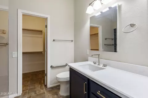 Bath - 4337 E Campo Bello Dr, Phoenix, AZ 85032 photo 6 of 8