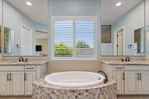 Bath - 3663 E Strawberry Dr, Gilbert, AZ 85298 photo 2 of 4