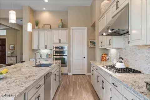 Kitchen - 3663 E Strawberry Dr, Gilbert, AZ 85298 photo 6 of 7