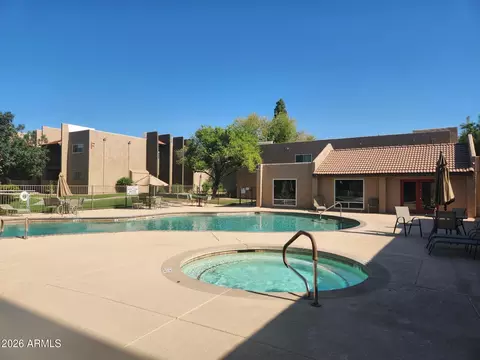 Exterior - 5525 E Thomas Rd #I3, Phoenix, AZ 85018 photo 4 of 5