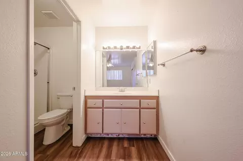 Bath - 5525 E Thomas Rd #I3, Phoenix, AZ 85018 photo 1 of 1
