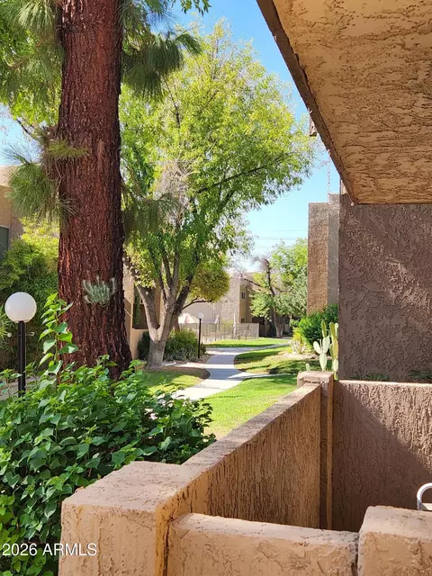 Exterior - 5525 E Thomas Rd #I3, Phoenix, AZ 85018 photo 2 of 6