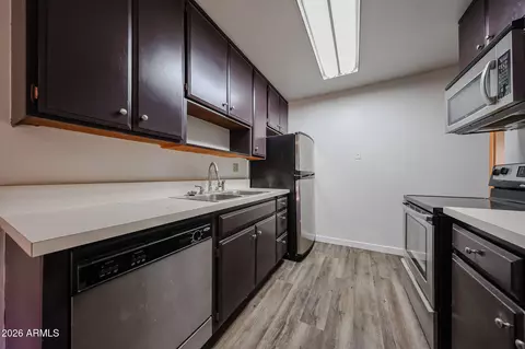 Kitchen - 5525 E Thomas Rd #I3, Phoenix, AZ 85018 photo 3 of 4